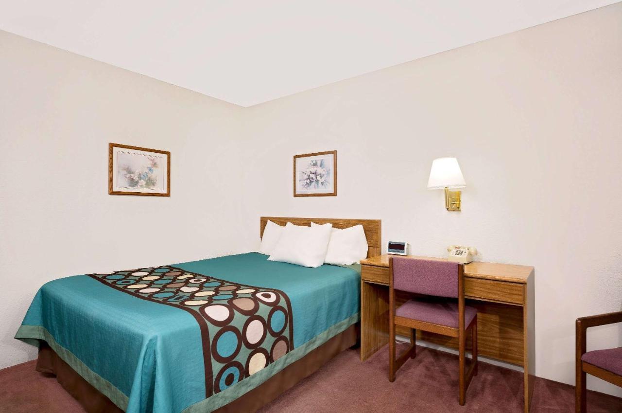Super 8 By Wyndham Long Prairieモーテル エクステリア 写真